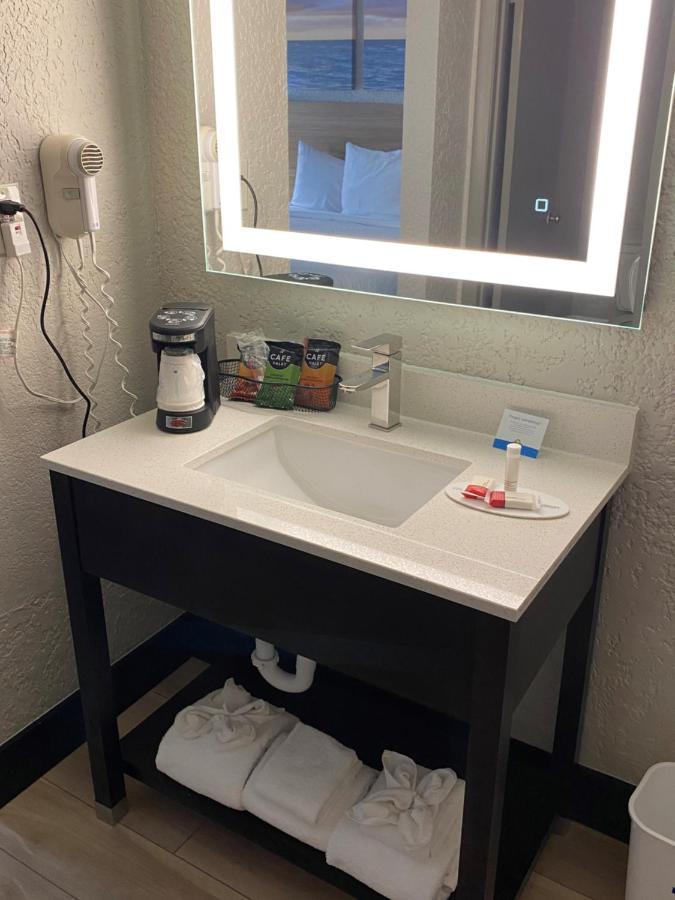 Days Inn By Wyndham Fort Pierce Midtown Esterno foto