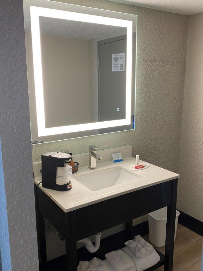 Days Inn By Wyndham Fort Pierce Midtown Esterno foto