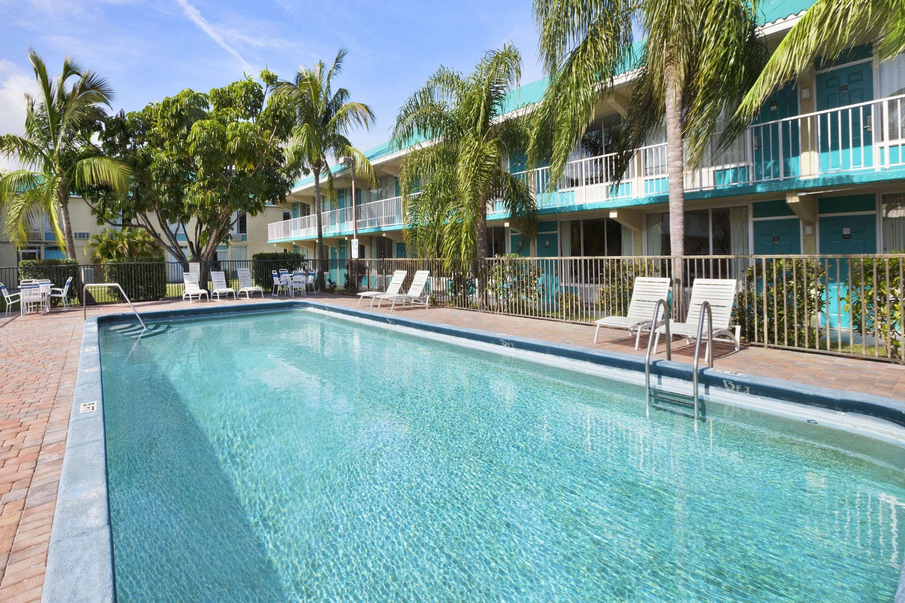 Days Inn By Wyndham Fort Pierce Midtown Esterno foto