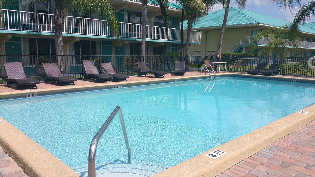 Days Inn By Wyndham Fort Pierce Midtown Esterno foto