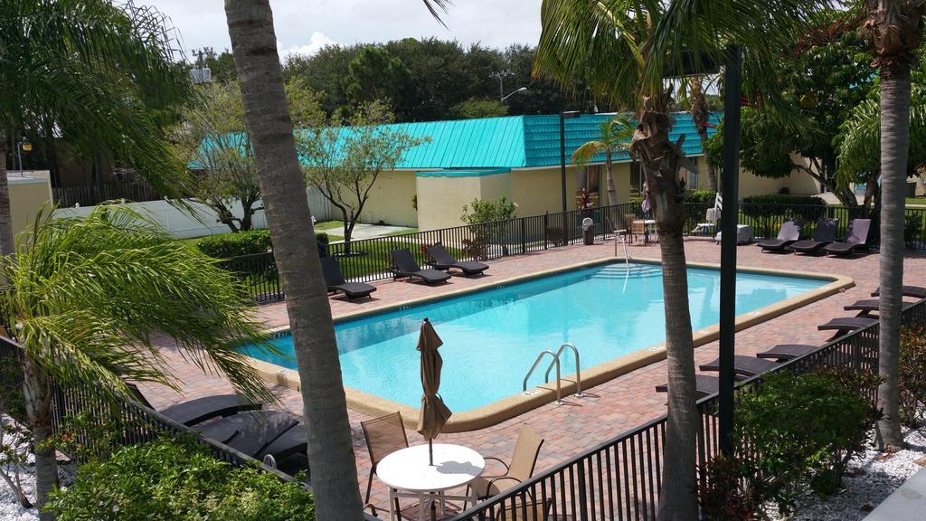 Days Inn By Wyndham Fort Pierce Midtown Esterno foto